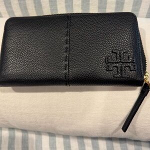 Tory Burch McGraw Zip Continental Black Leather Wallet